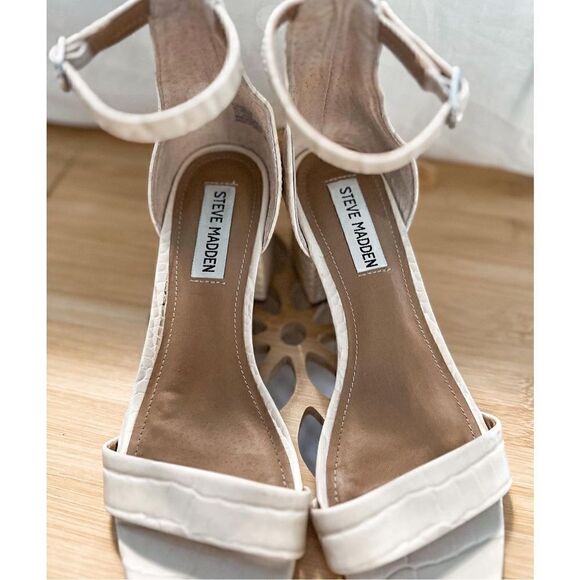 Steve Madden ivory heels - Picture 2 of 6